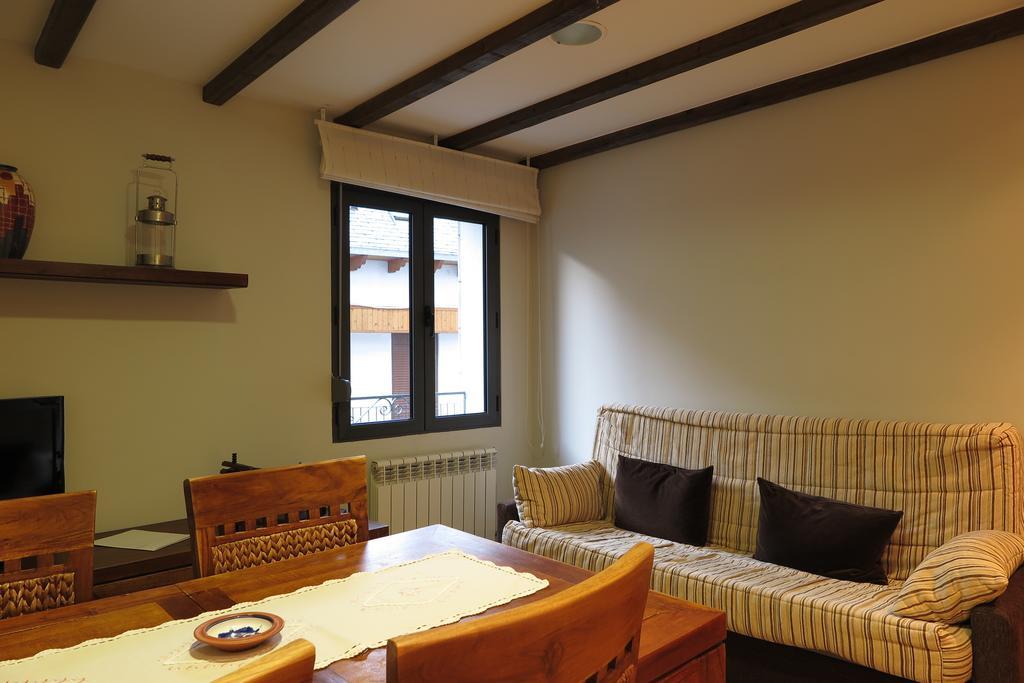 Apartamentos Casa Pochetas Bielsa Habitación foto